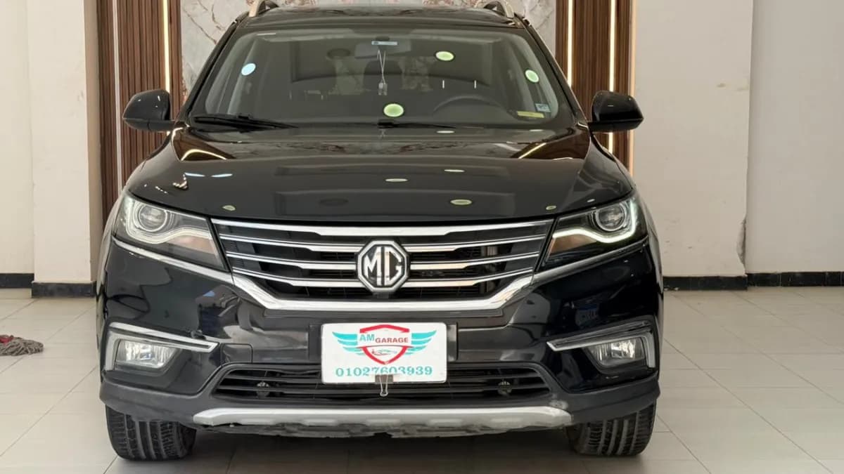 ام جي ار اكس 5 2022 لاكشري أسود أوتوماتيك — مستعملة