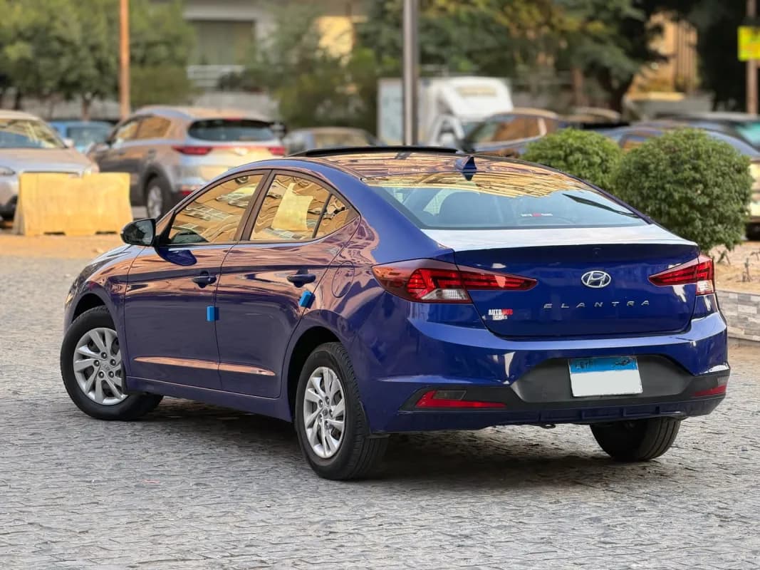 هيونداي إلنترا أي دي 2020 مودرن أزرق غامق أوتوماتيك — مستعملة