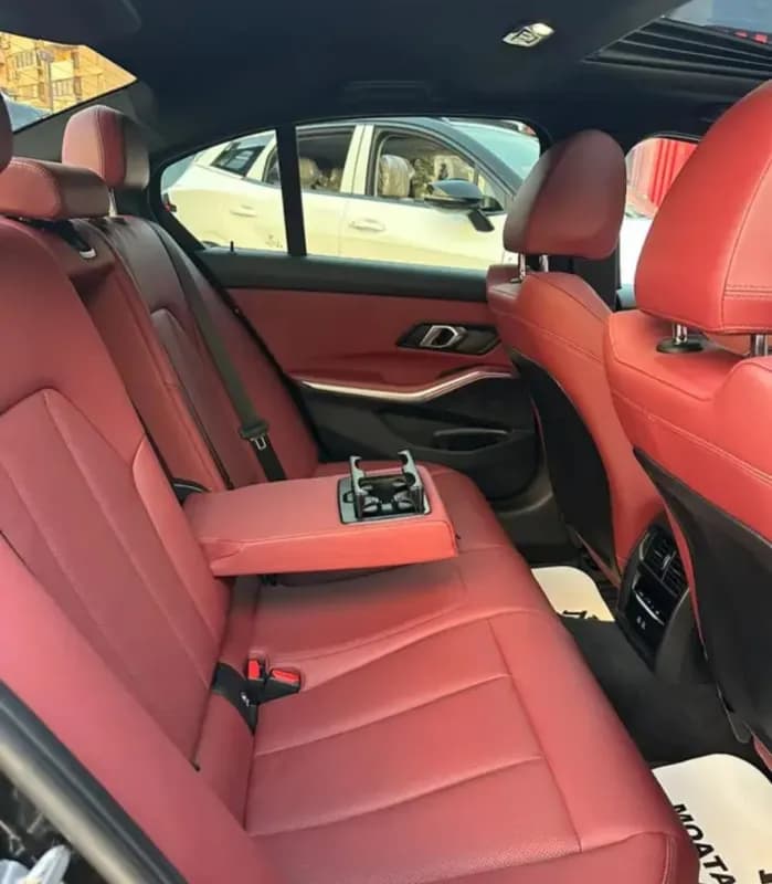 بي ام دبليو 320i 2024 ام سبورت أسود أوتوماتيك — مستعملة