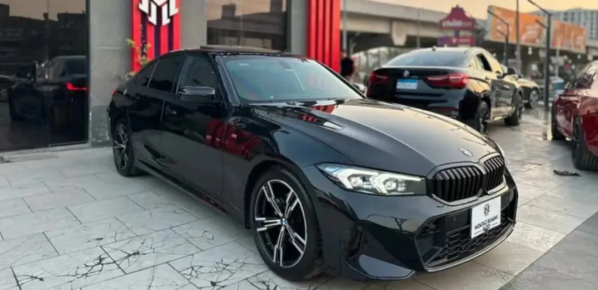 بي ام دبليو 320i 2024 ام سبورت أسود أوتوماتيك — مستعملة