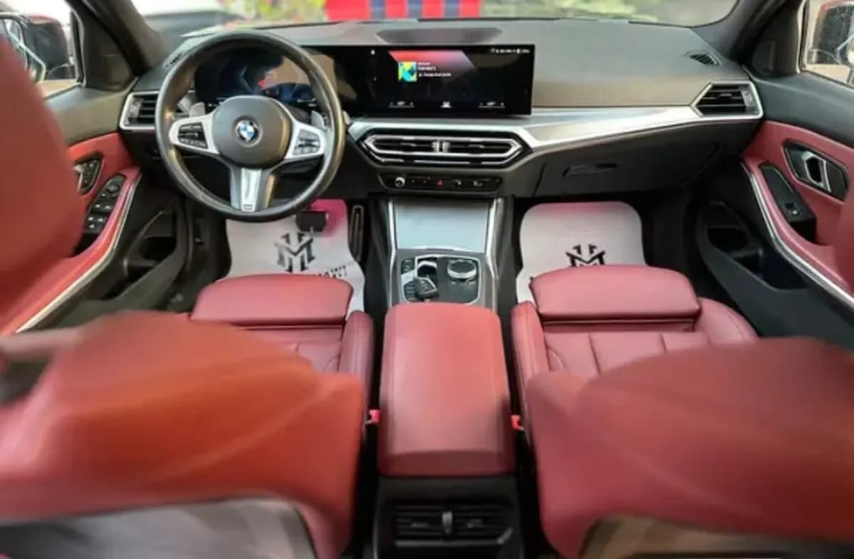 بي ام دبليو 320i 2024 ام سبورت أسود أوتوماتيك — مستعملة