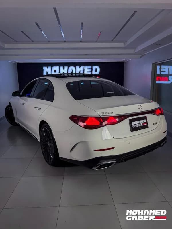 مرسيدس بنز E200 2024 ايه ام جي أبيض أوتوماتيك — مستعملة