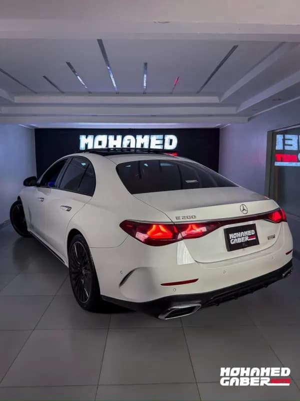 مرسيدس بنز E200 2024 ايه ام جي أبيض أوتوماتيك — مستعملة