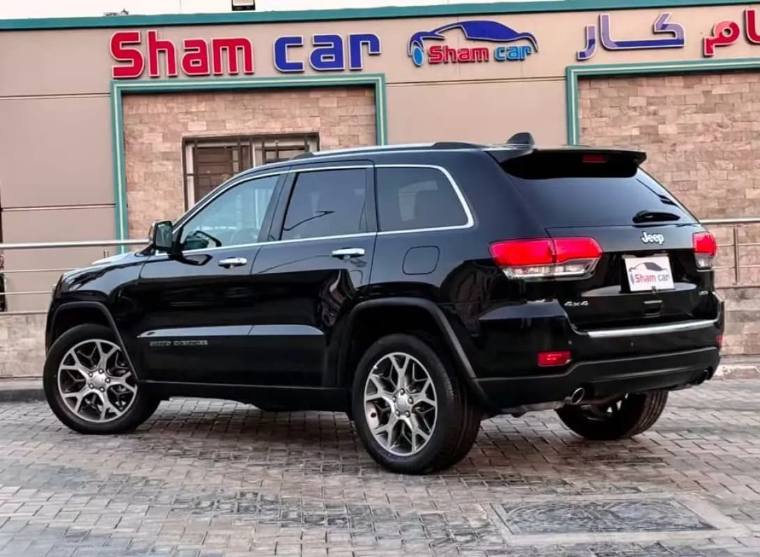 جيب جراند شيروكي 2021 ليمتد أسود أوتوماتيك — مستعملة