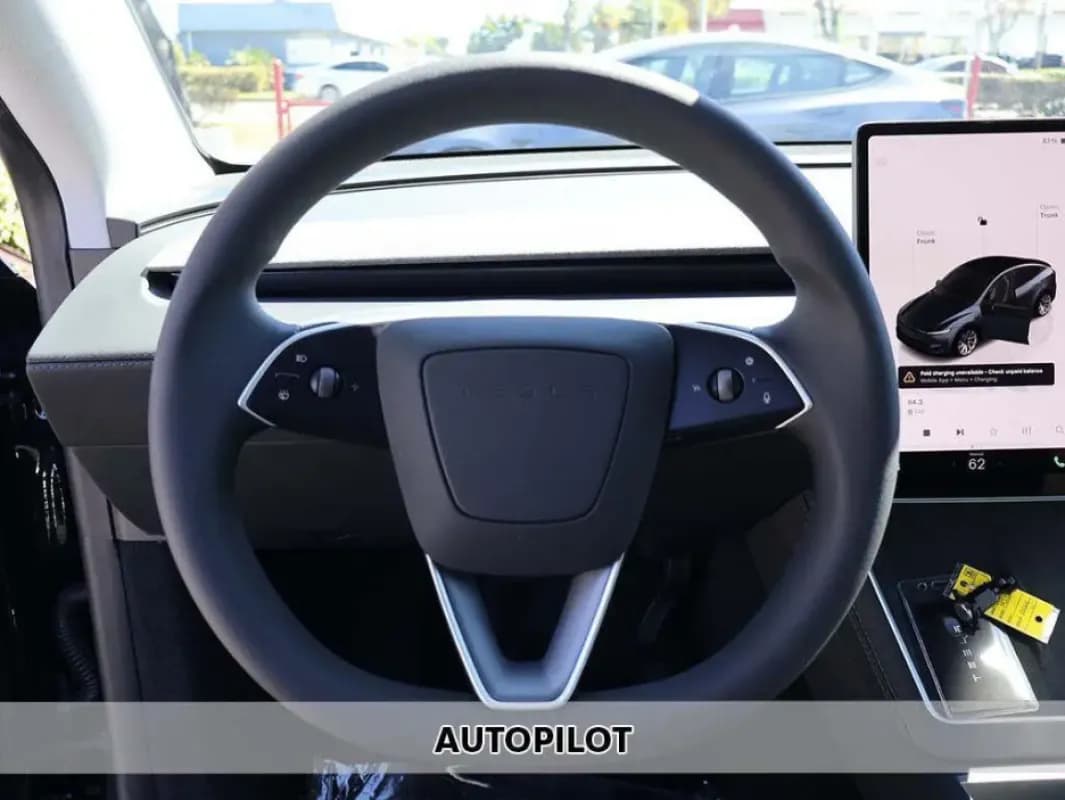 تيسلا موديل واي 2026 بريميم رمادي أوتوماتيك — جديدة