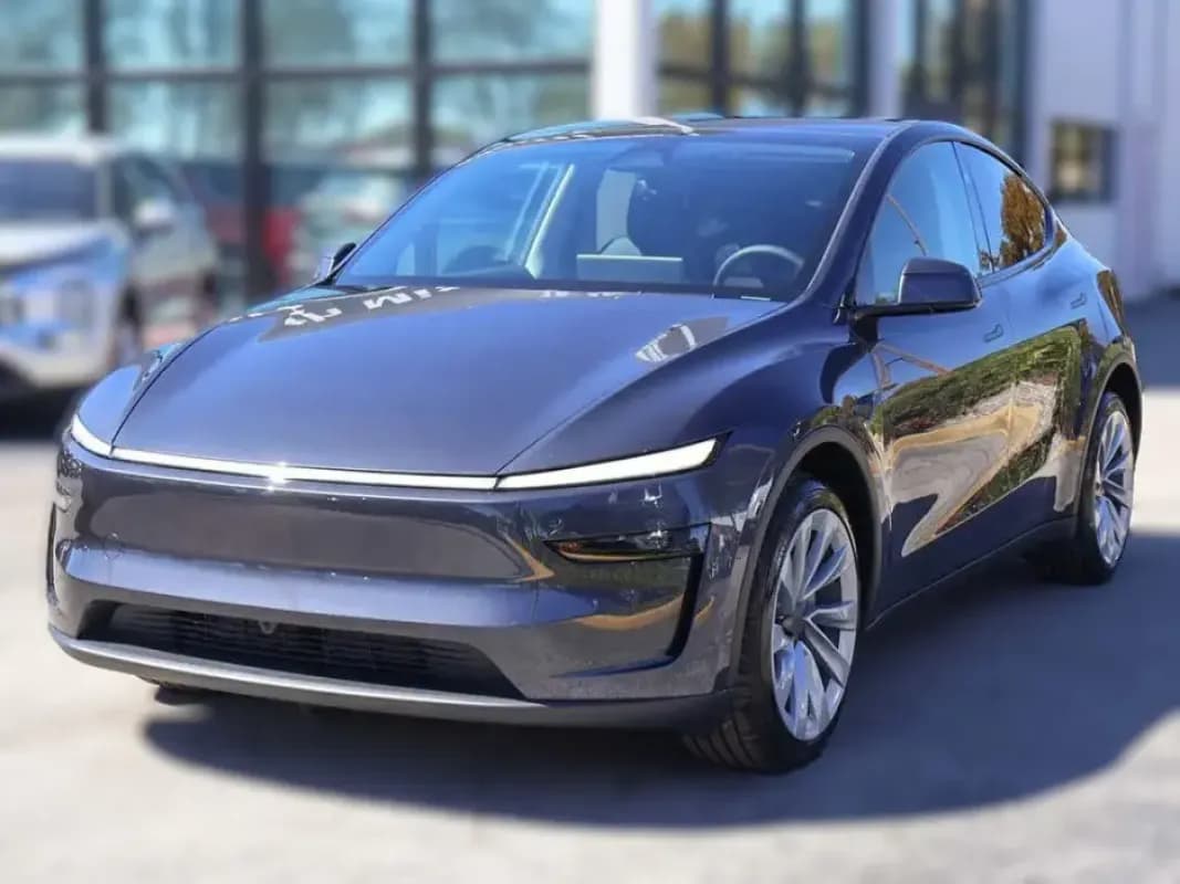 تيسلا موديل واي 2026 بريميم رمادي أوتوماتيك — جديدة
