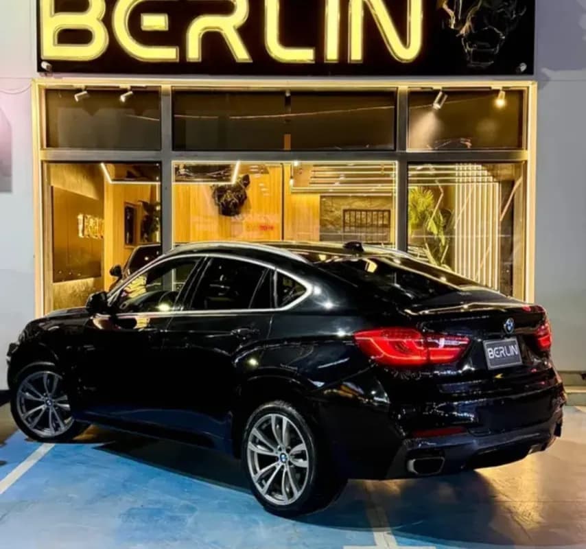بي ام دبليو X6 2018 اكس درايف ام 50 اي أسود أوتوماتيك — مستعملة