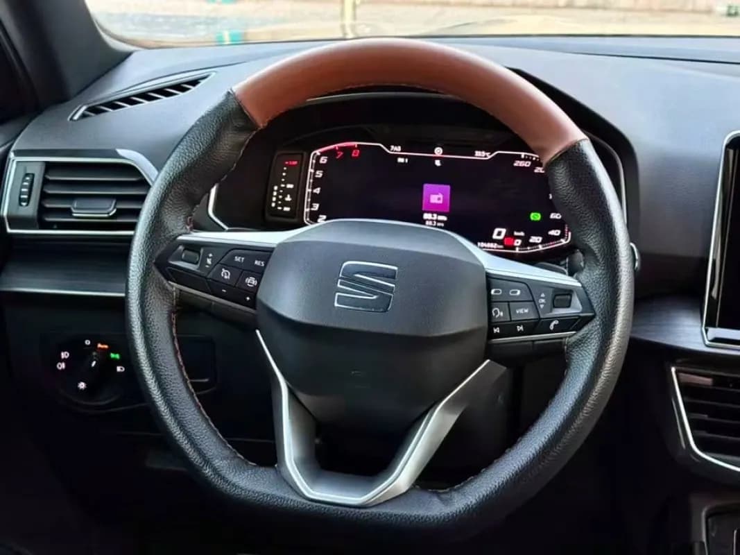 سيات تراكو 2022 اكسبيرينس أسود أوتوماتيك — مستعملة