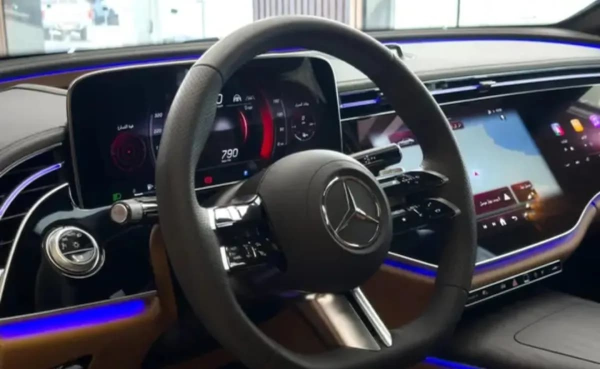 مرسيدس بنز E200 2026 ايه ام جي أسود أوتوماتيك — جديدة