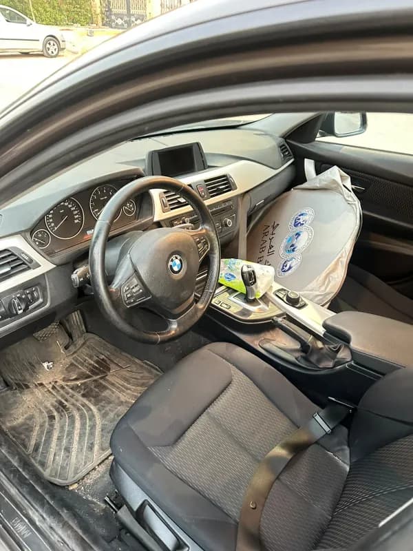 بي ام دبليو 316i 2015 اكسكلوسف ذهبي أوتوماتيك — مستعملة