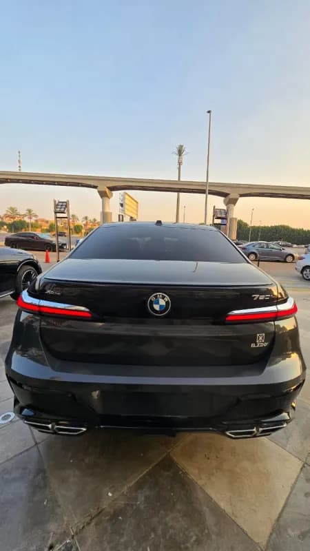 بي ام دبليو M760i 2026 ام بيريفورمانس في 8-4.4ال رمادي أوتوماتيك — جديدة