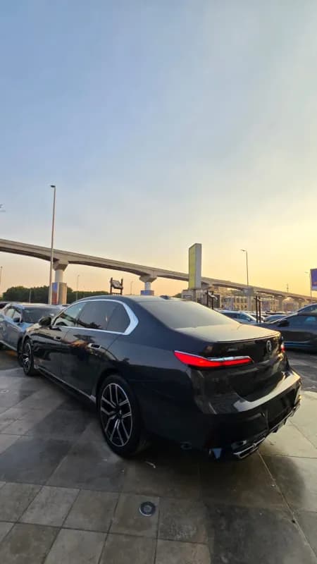 بي ام دبليو M760i 2026 ام بيريفورمانس في 8-4.4ال رمادي أوتوماتيك — جديدة