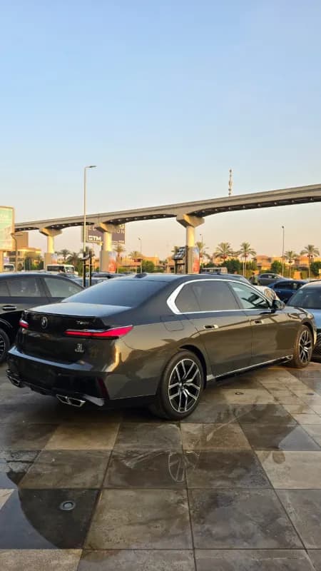 بي ام دبليو M760i 2026 ام بيريفورمانس في 8-4.4ال رمادي أوتوماتيك — جديدة