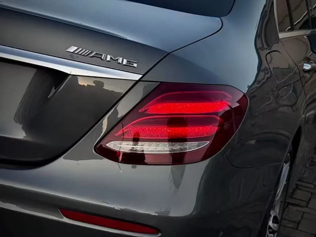 مرسيدس بنز E200 2019 ايه ام جي رمادي أوتوماتيك — مستعملة