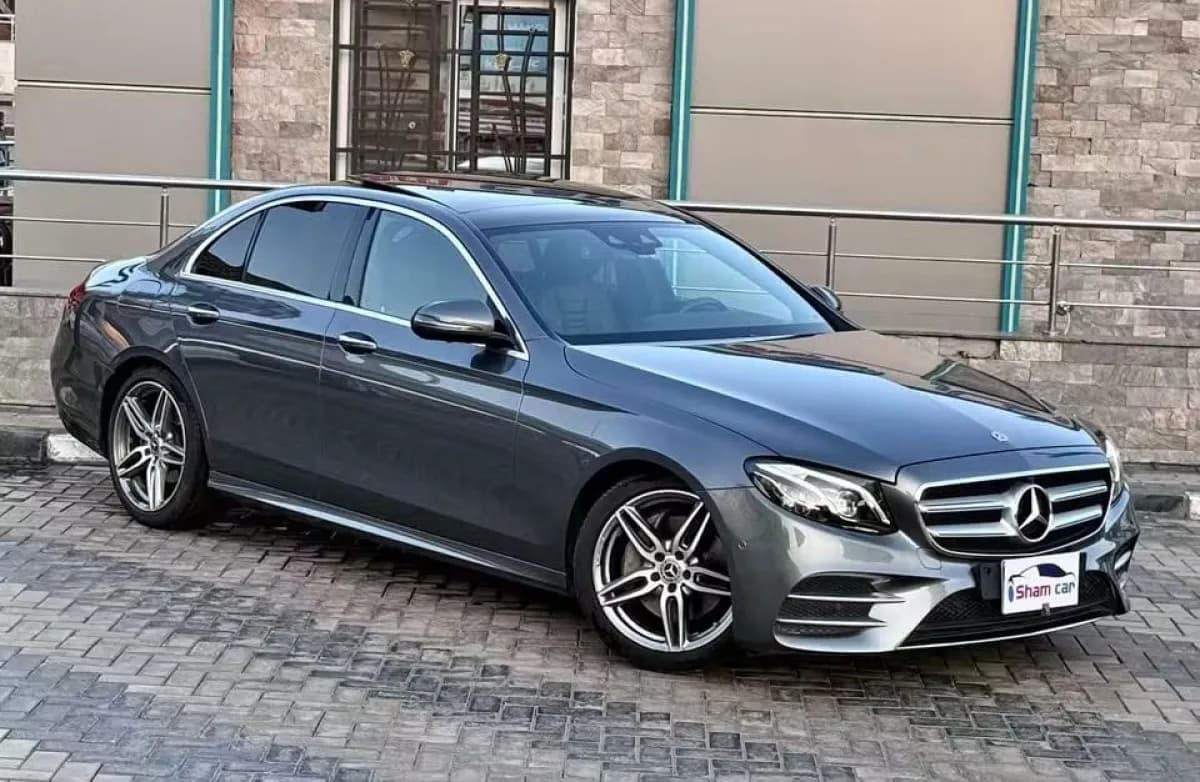 مرسيدس بنز E200 2019 ايه ام جي رمادي أوتوماتيك — مستعملة