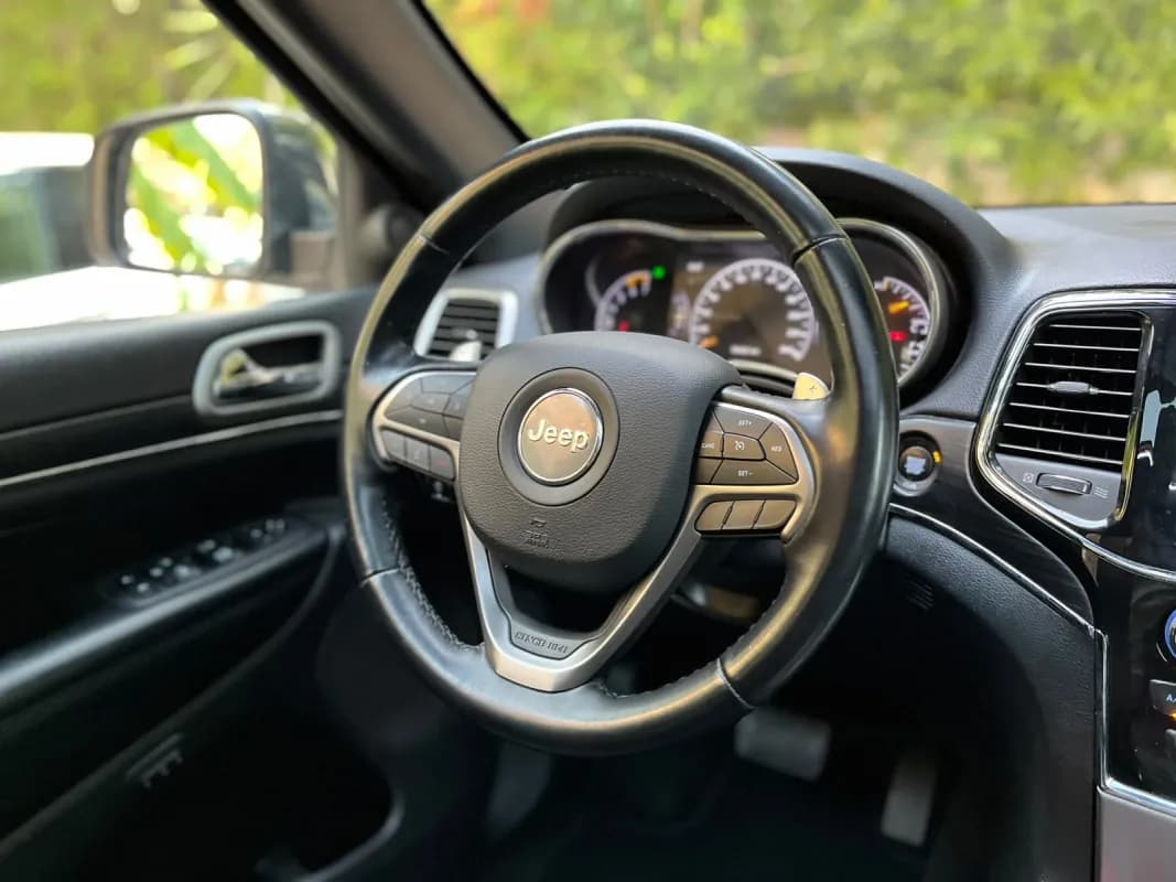 جيب جراند شيروكي 2021 ليمتد أسود أوتوماتيك — مستعملة