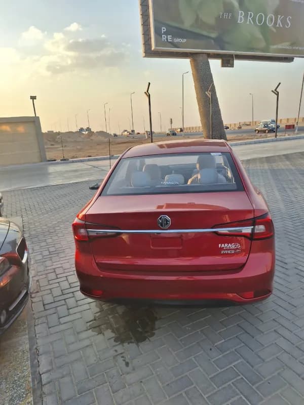 ام جي 5 2027 لاكشري أحمر أوتوماتيك — جديدة