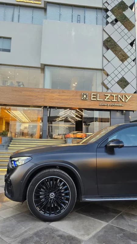 مرسيدس بنز GLC 300 2025 برميم بلس أسود أوتوماتيك — مستعملة