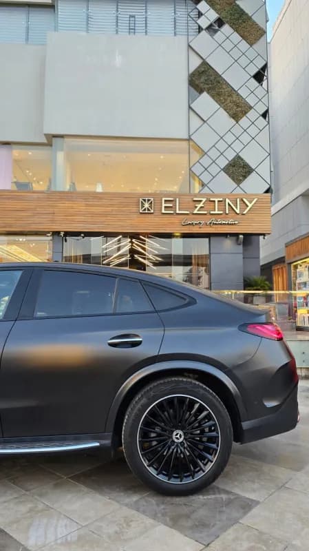 مرسيدس بنز GLC 300 2025 برميم بلس أسود أوتوماتيك — مستعملة