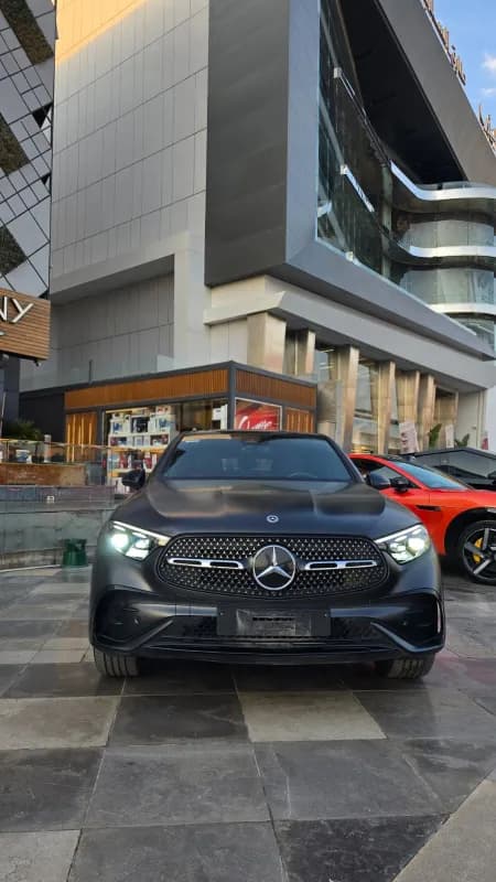 مرسيدس بنز GLC 300 2025 برميم بلس أسود أوتوماتيك — مستعملة