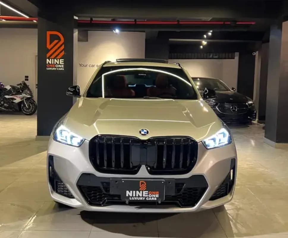 بي ام دبليو X1 2026 ام سبورت باكيدج فضي أوتوماتيك — مستعملة