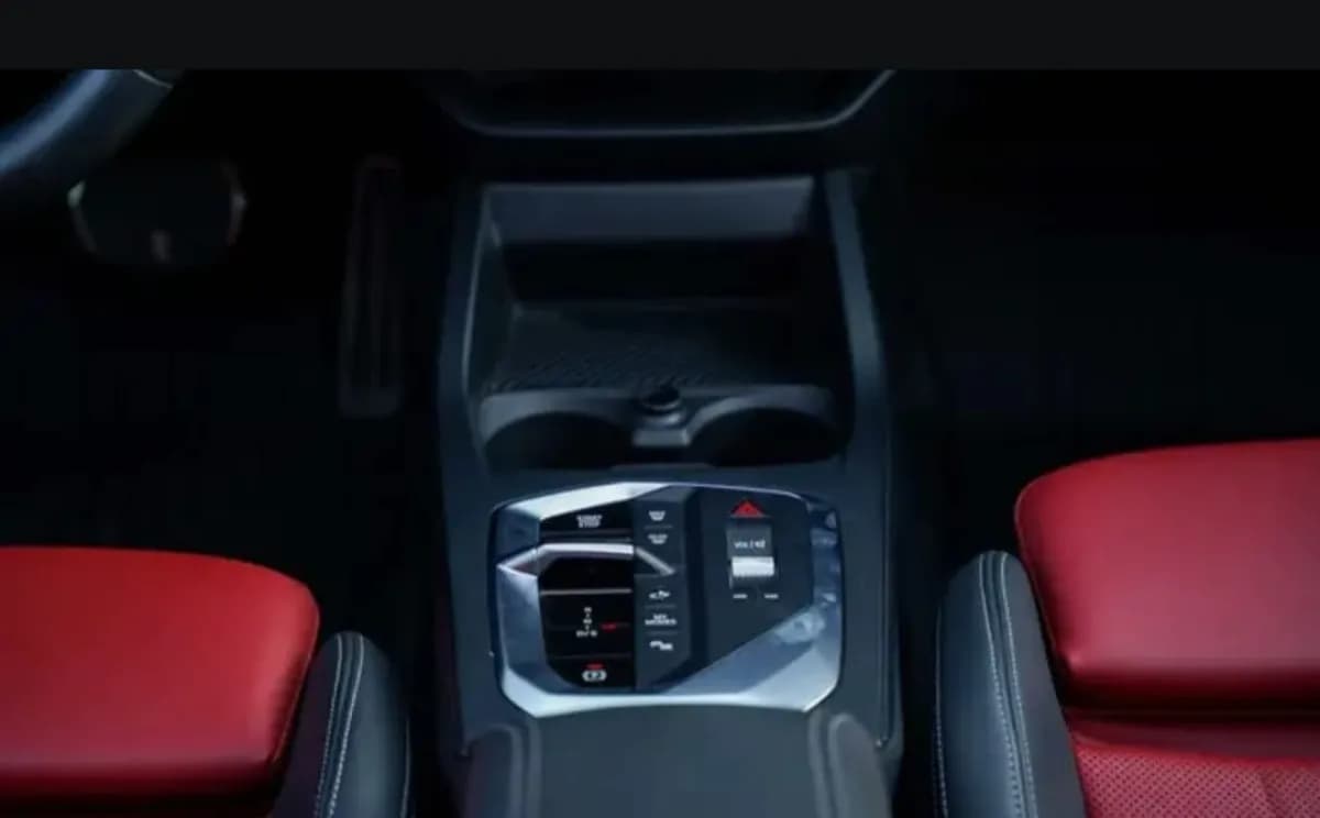 بي ام دبليو 118i 2026 سبورت لاين أبيض أوتوماتيك — مستعملة