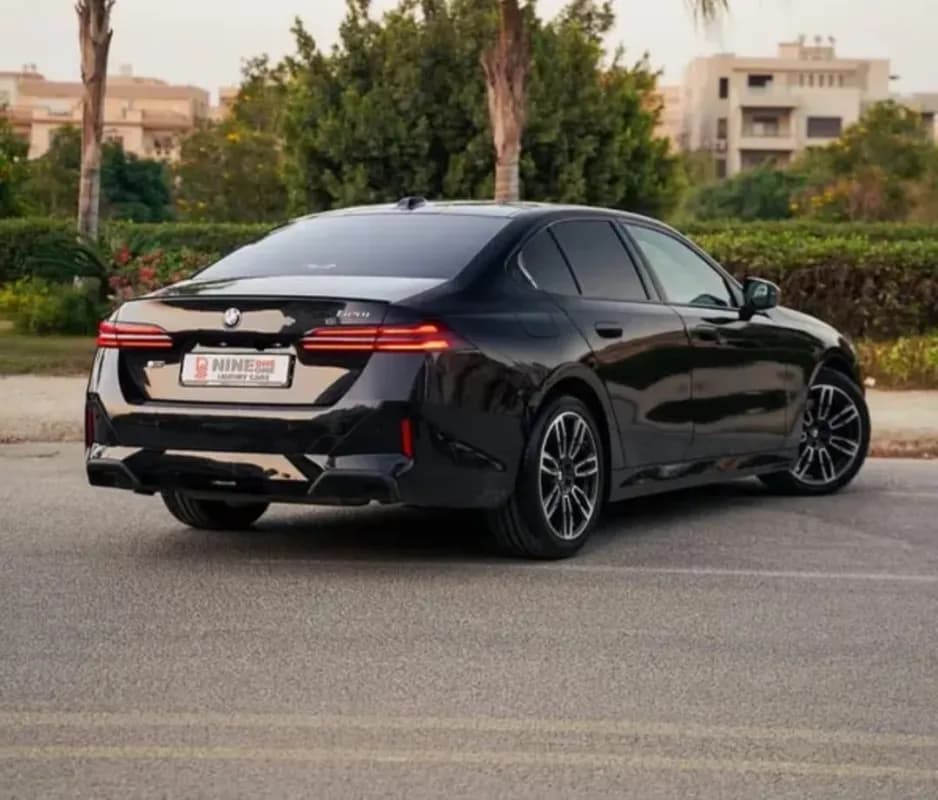 بي ام دبليو 520i 2026 لاكشري أسود أوتوماتيك — مستعملة