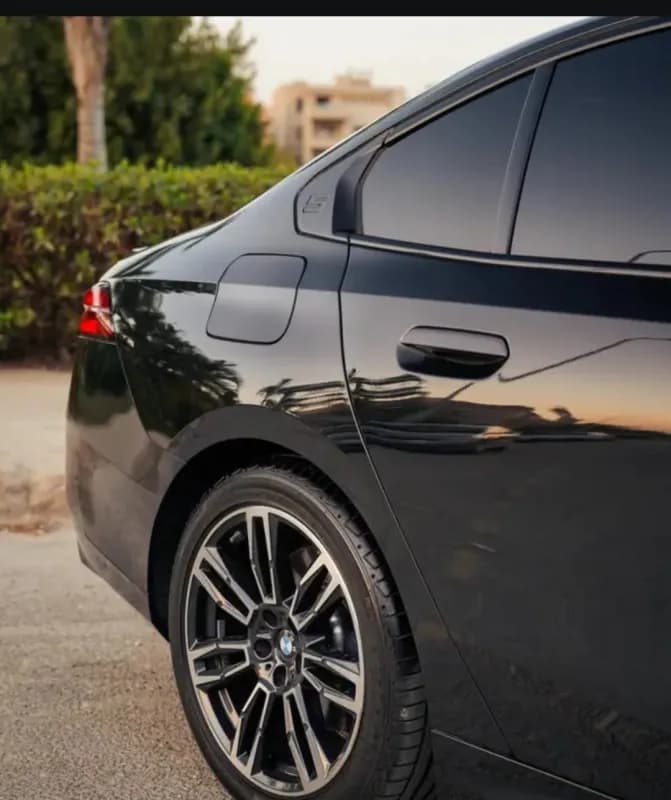 بي ام دبليو 520i 2026 لاكشري أسود أوتوماتيك — مستعملة