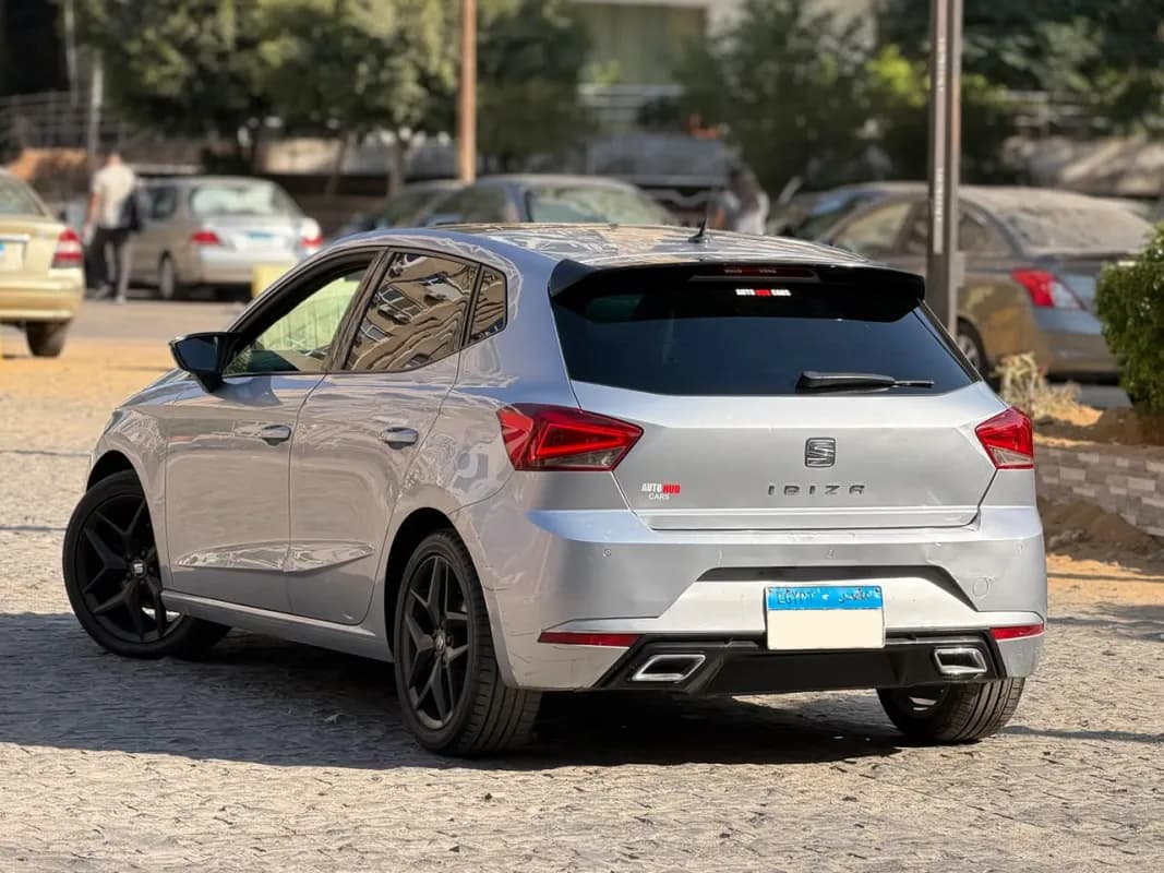 سيات ابيزا 2021 اف ار فضي أوتوماتيك — مستعملة