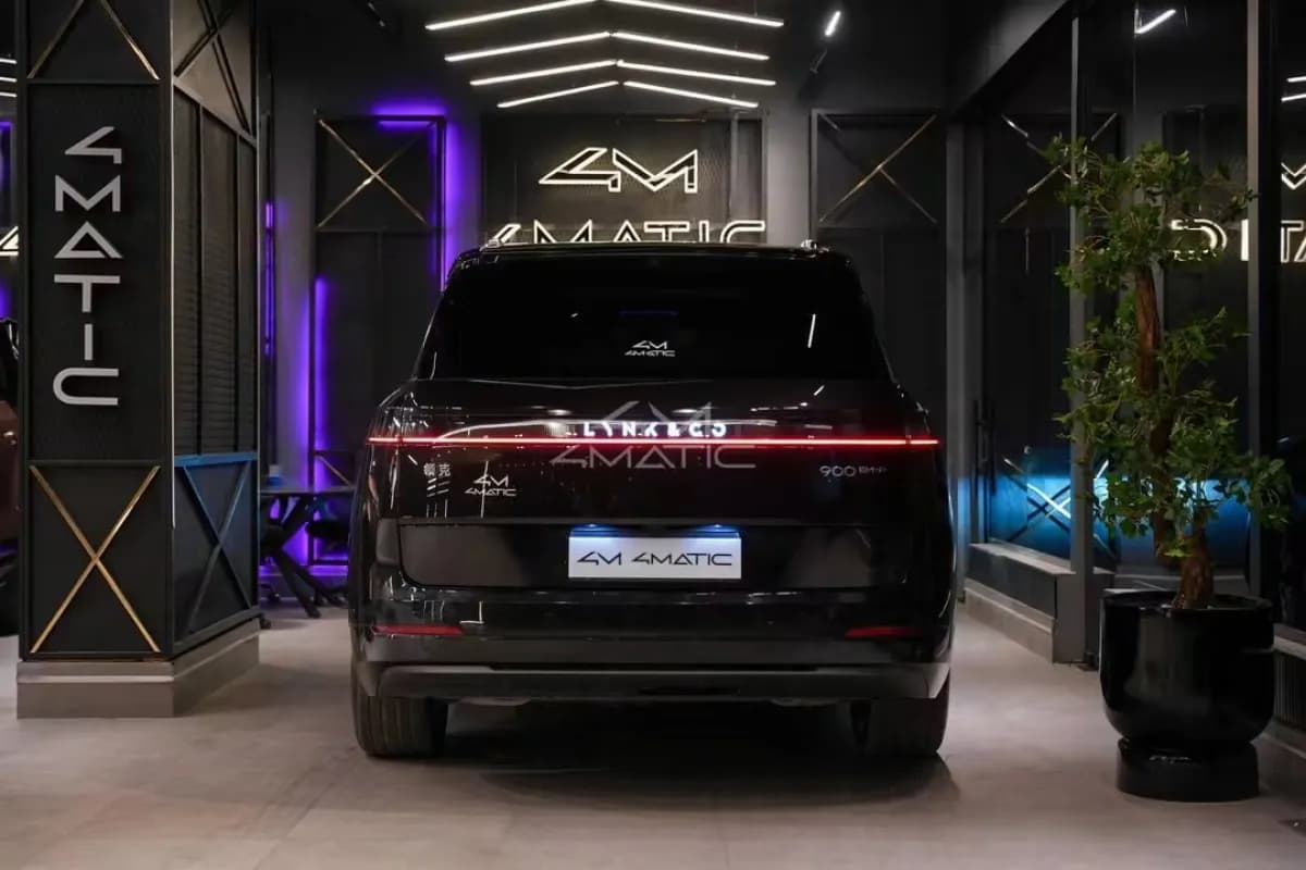 لينك اند كو 900 2026 الترا أسود أوتوماتيك — جديدة