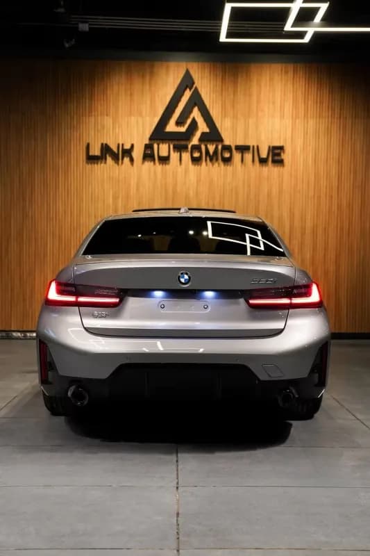 بي ام دبليو 320i 2026 ام سبورت فضي أوتوماتيك — جديدة