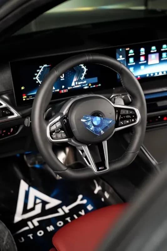 بي ام دبليو 320i 2026 ام سبورت فضي أوتوماتيك — جديدة