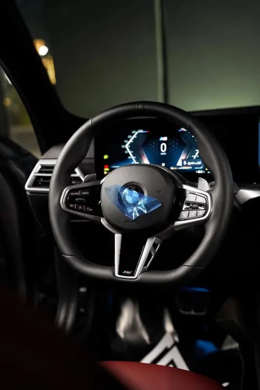 بي ام دبليو 320i 2026 ام سبورت فضي أوتوماتيك — جديدة