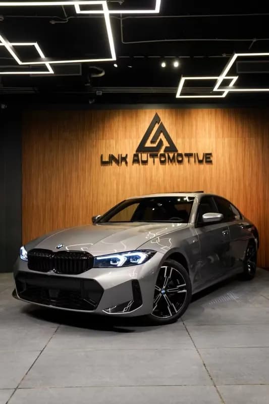 بي ام دبليو 320i 2026 ام سبورت فضي أوتوماتيك — جديدة