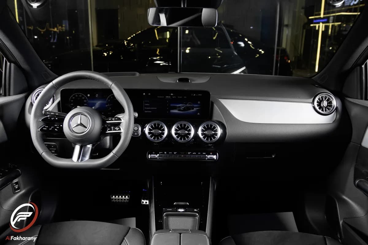 مرسيدس بنز GLA 200 2027 ايه ام جي أسود ناقل حركة مزدوج القابض — جديدة
