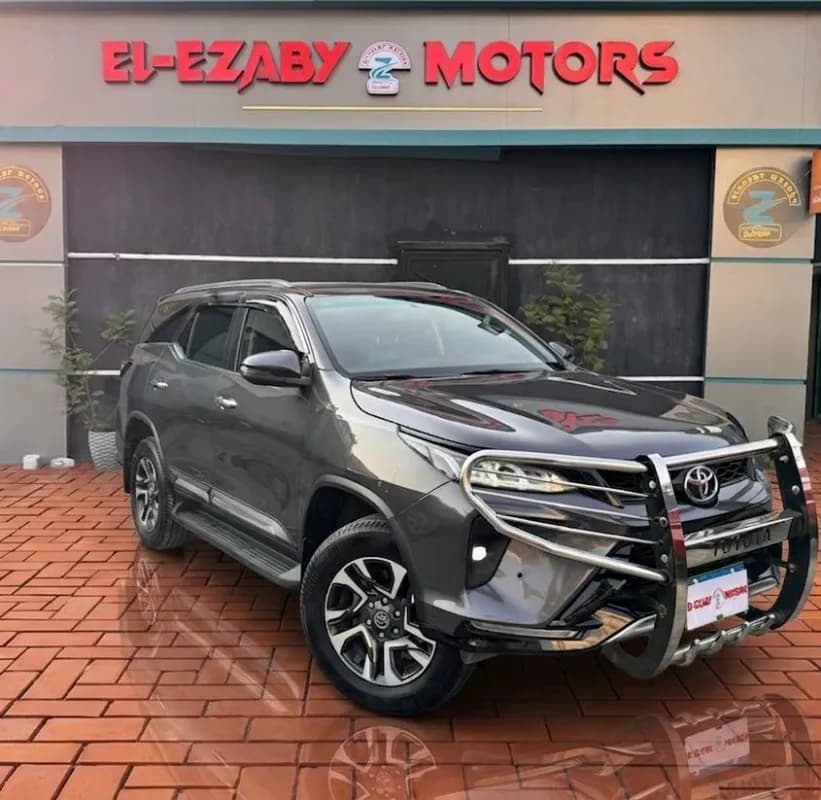Toyota Fortuner 2023 Big motor 4000 Gray Automatic — Used