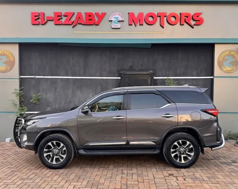 Toyota Fortuner 2023 Big motor 4000 Gray Automatic — Used