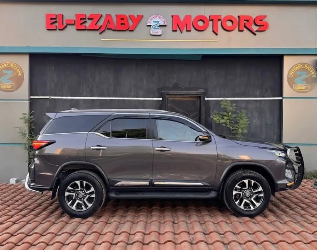 Toyota Fortuner 2023 Big motor 4000 Gray Automatic — Used