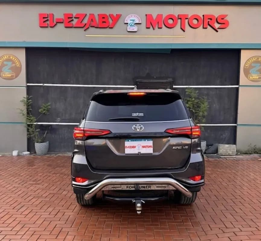 Toyota Fortuner 2023 Big motor 4000 Gray Automatic — Used