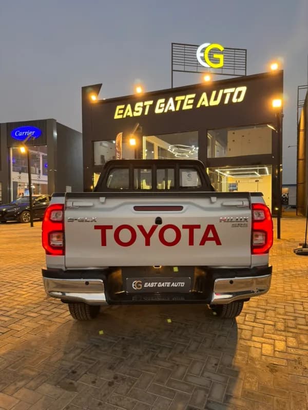 Toyota Hilux 2026 SRS White Automatic — New