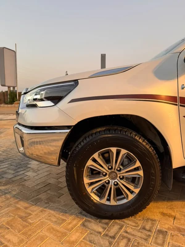 Toyota Hilux 2026 SRS White Automatic — New
