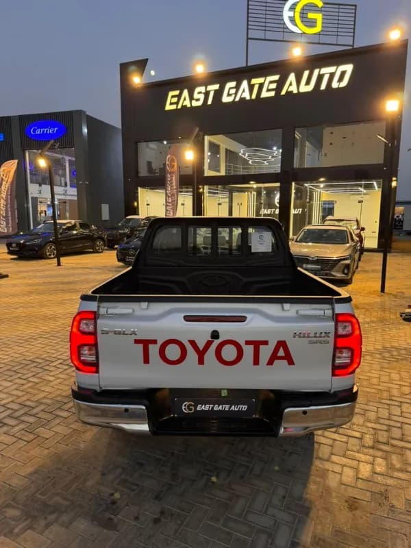 Toyota Hilux 2026 SRS White Automatic — New