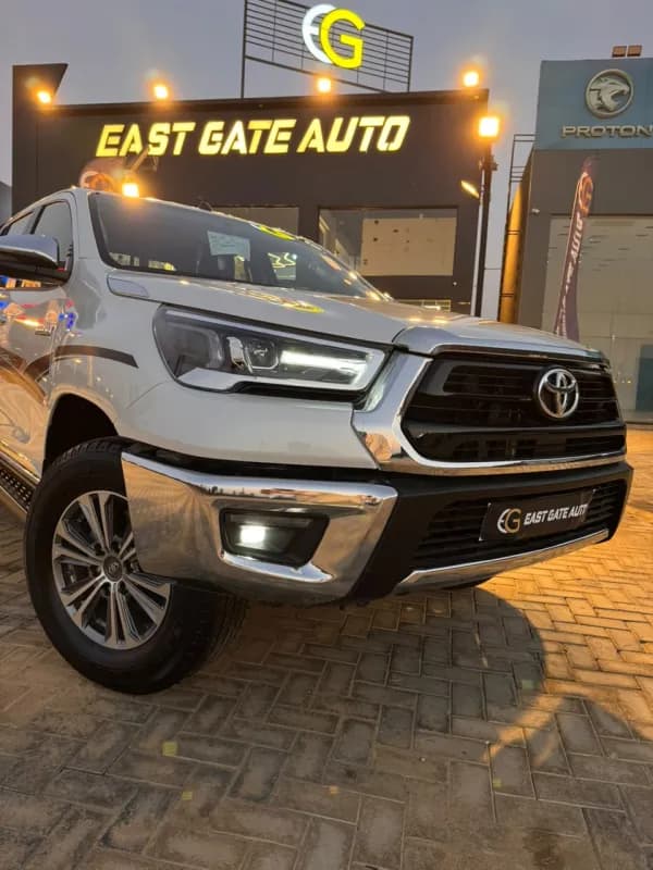 Toyota Hilux 2026 SRS White Automatic — New