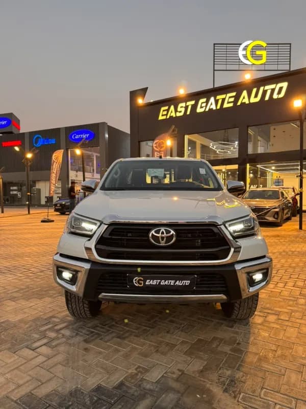 Toyota Hilux 2026 SRS White Automatic — New
