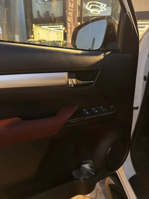 Toyota Hilux 2026 SRS White Automatic — New