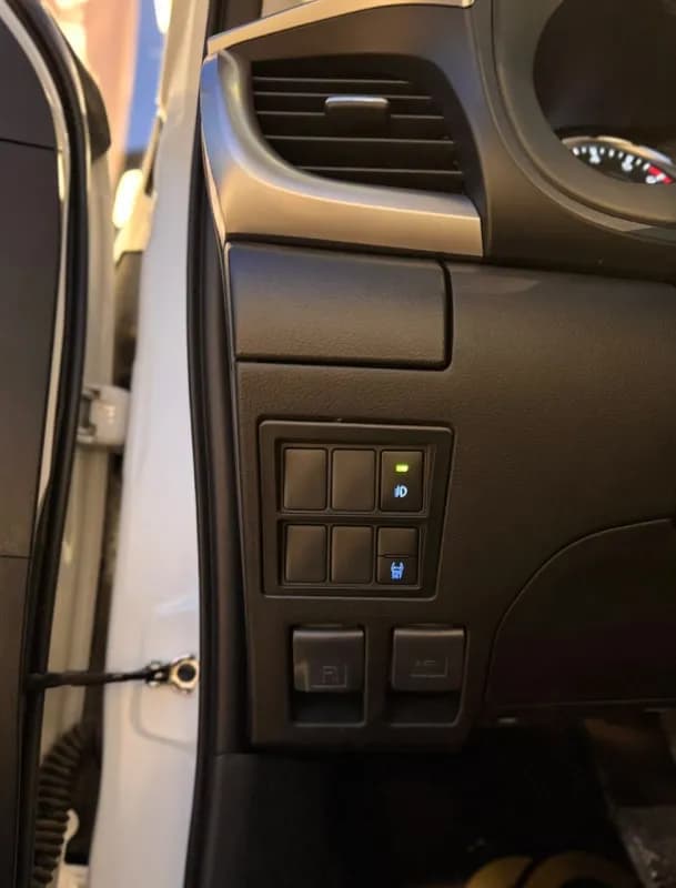 Toyota Hilux 2026 SRS White Automatic — New