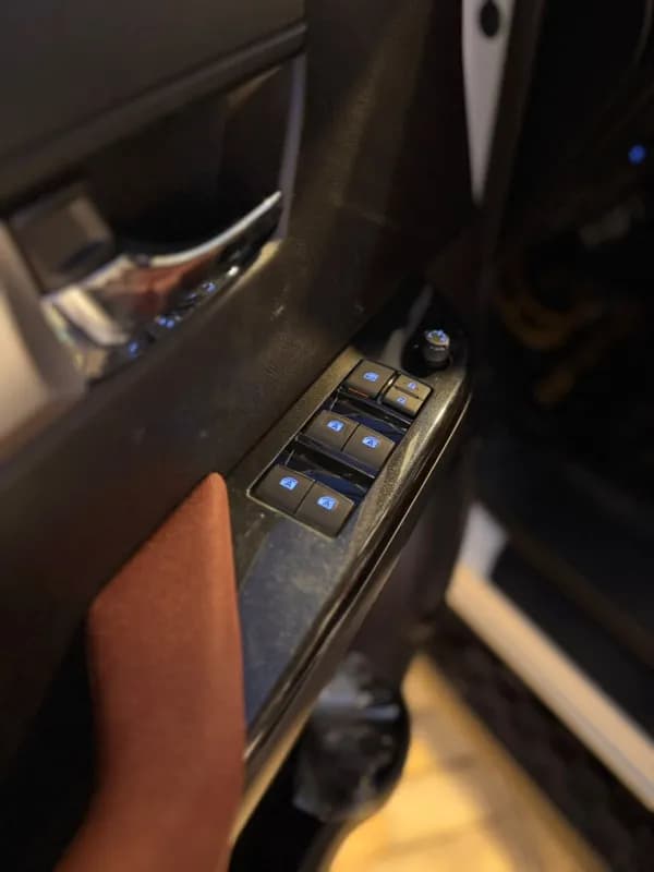 Toyota Hilux 2026 SRS White Automatic — New