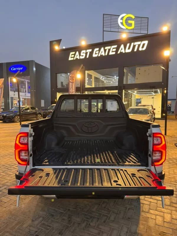 Toyota Hilux 2026 SRS White Automatic — New