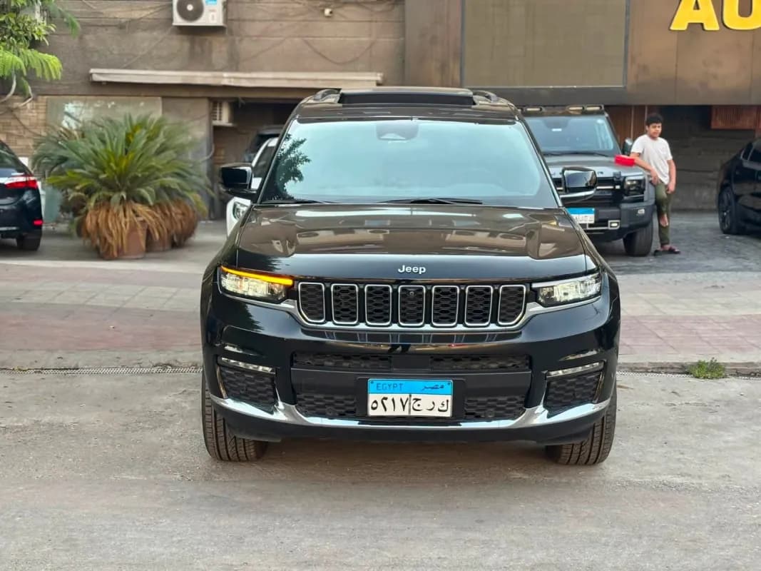 Jeep Grand Cherokee 2024 Limited Black Automatic — Used