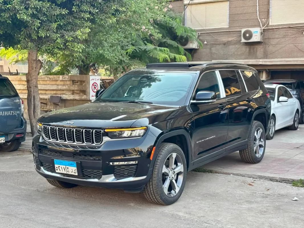 Jeep Grand Cherokee 2024 Limited Black Automatic — Used